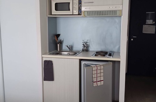 Lourdes Apartment | Studio 24m2 on 4th floor (elevator), wifi 5G, next to SNCF train station