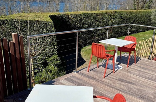 Brison-Saint-Innocent Apartment | Studio Au fil de l'eau