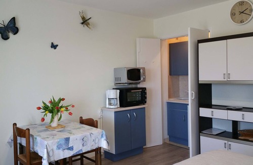 Greoux-les-Bains Apartment | Studio Apartment 'À Louer Gréoux' with Private Terrace, Balcony and Wi-Fi