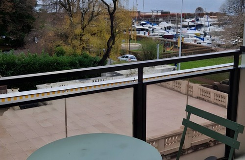 Evian-les-Bains Apartment | Studio Apartment 'Moderne Évian, Lac Et Therme' with Lake View, Balcony and Wi-Fi