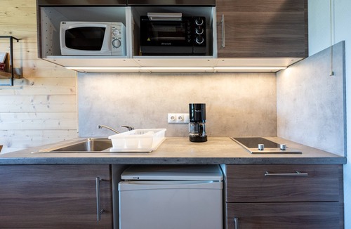 Cohennoz Apartment | Studio Apartment '18 - Le Chamois' with Mountain View, Balcony and Wi-Fi