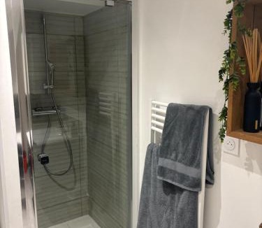 La Cote-Saint-Andre Apartment | Studio bohème cosy au cœur de la ville
