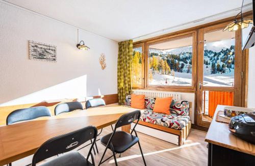 Plagne Centre Apartment | Studio Cabine Rénové - Pied des Pistes à Plagne Centre - FR-1-351-273