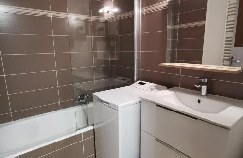 Les Gets Apartment | Studio cabine 4 pers près pistes, wifi, parking - FR-1-598-34
