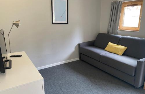 Arc-1800 Apartment | Studio cabine rénové calme avec balcon et wifi, parking inclus - FR-1-346-345