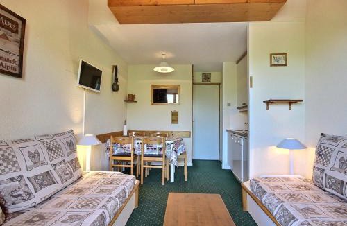 Belle Plagne Apartment | Studio-cabine pour 4 au pied des pistes, vue balcon - FR-1-455-221