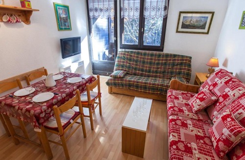 Chamonix City Centre Apartment | Studio Chamonix 20m², 4 pers, balcon, parking - FR-1-517-40