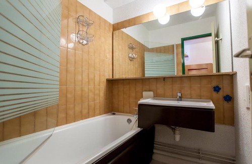 Chamonix City Centre Apartment | Studio Chamonix 20m², 4 pers, balcon, parking - FR-1-517-40