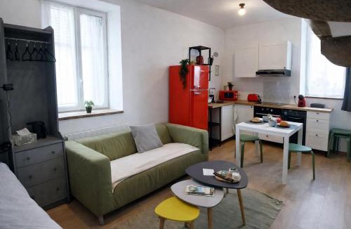 Saint-Genix-sur-Guiers Apartment | Studio cosy idéal couples ou pros