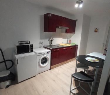 Saint-Etienne Apartment | Studio cosy à 10 minutes du centre-ville.