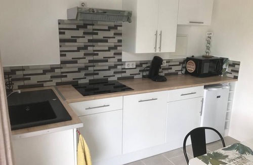 Saussines Apartment | Studio de 28m2 Climatisé à 30 Minutes des Plages