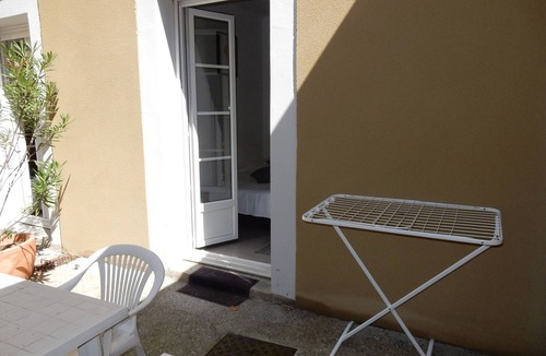 Secteur 2 Apartment | Studio English courtyard 1 TVA Grenoble city center