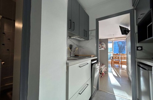 Saint-Etienne-en-Devoluy Apartment | Studio for 4, near chairlift, WiFi, parking - SuperDévoluy