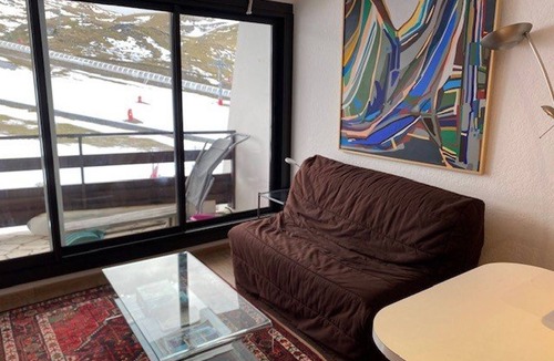 Arette Apartment | Studio for 4 with balcony, direct access to slopes, elevator