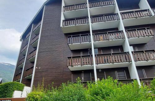 Samoens Apartment | Studio lumineux au centre, jardin, parking, casier à skis - FR-1-624-56
