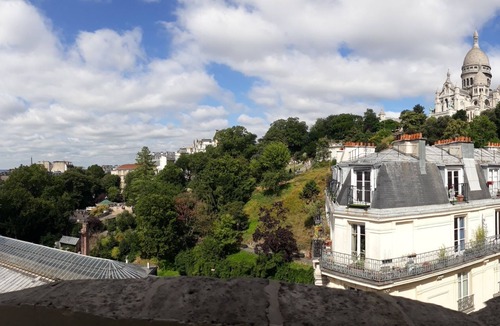 Montmartre Apartment | Studio Panoramic View on Montmartre & Paris. Safe building, top floor elevator.