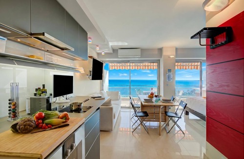 Vallauris Apartment | Studio sea view - Swimming pool & Terrace, Golfe-Juan, France