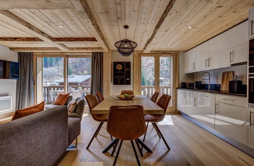 Chamonix City Centre Apartment | Stylish Apartment near Nursery Slope & Town Centre