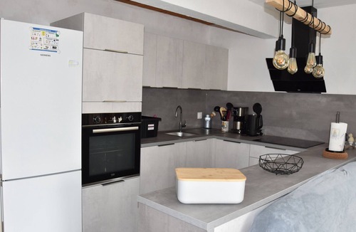Pralognan-la-Vanoise Apartment | Sunny 2-room charm, south balcony, parking, close to slopes