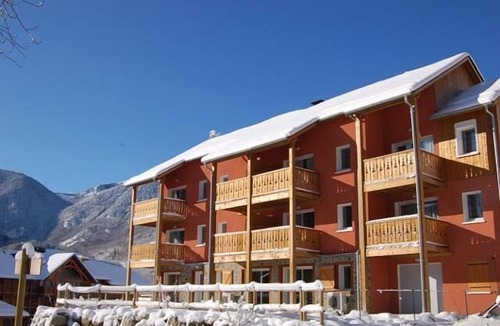Ax-les-Thermes Apartment | Swimming pool, balcony, parking, tv, ski locker, 34m², Ax-Les-Thermes