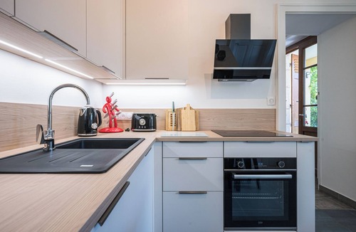 Menthon-Saint-Bernard Apartment | The lakeside garden of presles
