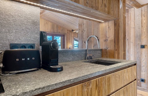 Tignes Apartment | Tignes Le Lac – Ski-In/Ski-Out Duplex with Chalet Ambience
