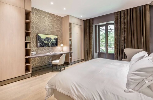 Saint-Rambert Apartment | Timeless Elegance on Île Barbe: 1BR Garden View