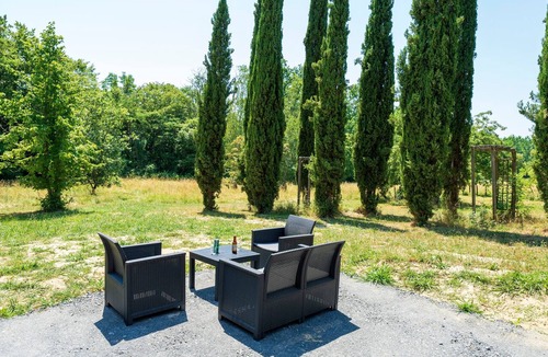 Montreal House | Tiny Home 'D'Artagnan De La Pausa Verda' with Shared Terrace, Private Garden and Wi-Fi
