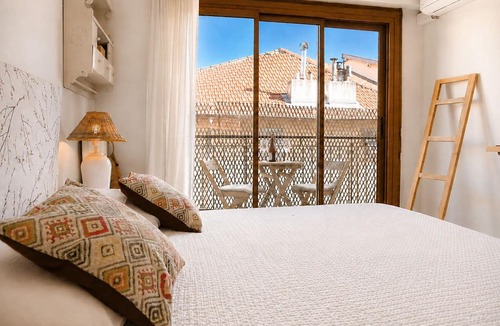 Riquier Apartment | Two-bedroom apartment with a terrace and a view of the Port of Nice—everything is within walking distance!