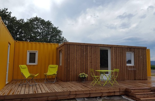 Chateauneuf-sur-Isere House | Unusual housing: Containers in a green and quiet setting