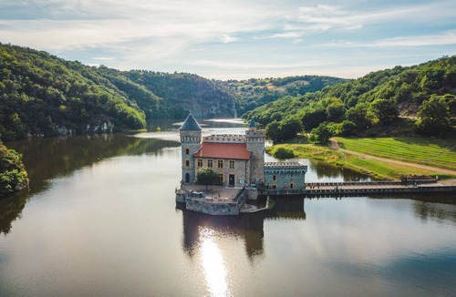 Vals d'Aix et Isable Boat Rental | Unusual nights on a 12m boat in the heart of nature (Loire gorges)
