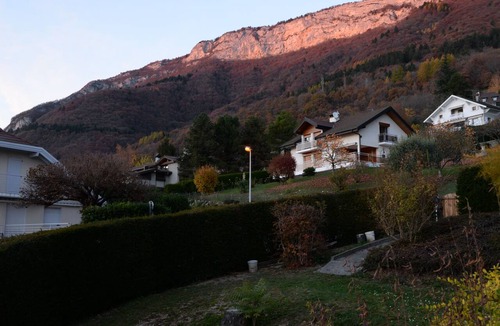 Veyrier-du-Lac Apartment | Veyrier du Lac: 2-room apartment with lake and mountain views, 300M from the lake