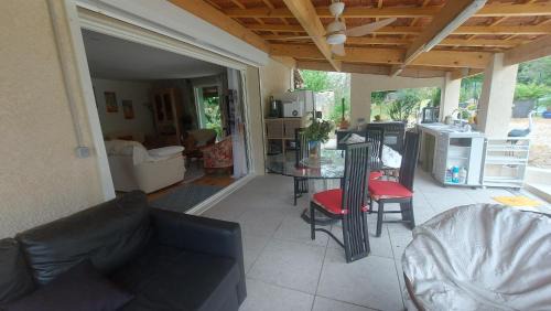 Restinclieres House | Villa à Restinclières dans cadre exceptionnel de verdure entre Montpellier et Nîmes à 1/2h des plages