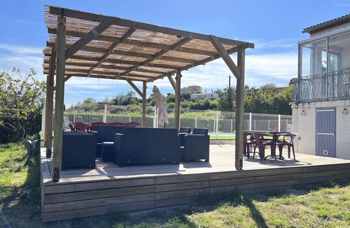 Vallon-Pont-d'Arc Villa | VILLA 14 Pers. Private pool, pétanque, terrace. 1km from Vallon center