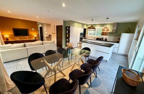 Labeaume Villa | Villa 5 étoiles, 10p, 5ch, piscine chauffée d'avril à octobre inclus 'CASA FAMILIA'
