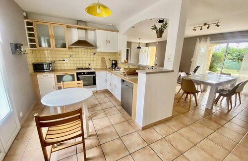 Vogue Villa | Villa 6p, 3ch Avec Grand Jardin Arboré Clos, Clim, Village Classé de Vogue