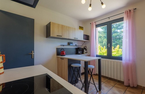 Aubenas House | Villa Bella Heated Pool & Garden Family Holiday Home with Wi-Fi