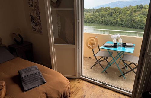 Saint-Nazaire-en-Royans Villa | Villa Jeanne: une vue à couper le souffle pour un gîte 100% dog friendly