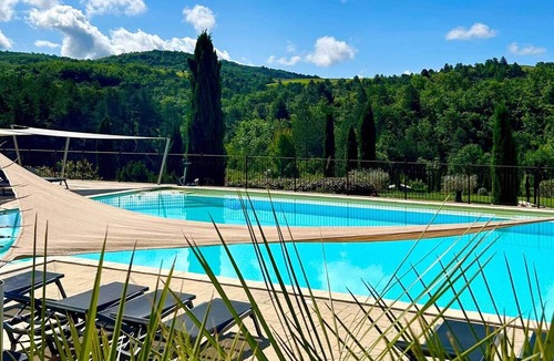 Saint-Maurice-dʼArdeche Villa | Villa Merlot - private terrace and garden