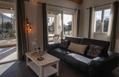 Labastide-de-Virac Villa | Villa St Roman avec Piscine