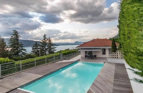Veyrier-du-Lac Villa | 🏡 Villa Sunset – Infinity Pool & Panoramic Lake Views 🌅✨ ✨ An exceptional property overlooking one of the most stunning panoramas of Lake Annecy ✨