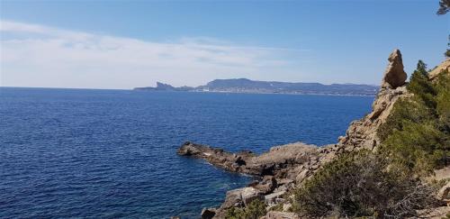 Carnoux-en-Provence House | Villa T3 Piscine privée et cuisine extérieure 10' Plage Cassis - Rando Garlaban