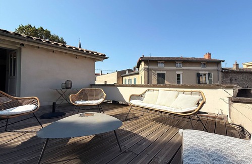 Saint-Genis-Laval House | Villageoise – Charming family home with a pool.