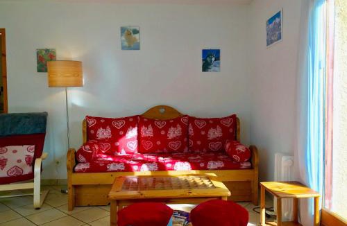 Villard-de-Lans Apartment | Villard-de-Lans : Apt 3 pièces, Terrasse, Animaux OK, Parking, WiFi - FR-1-515-135