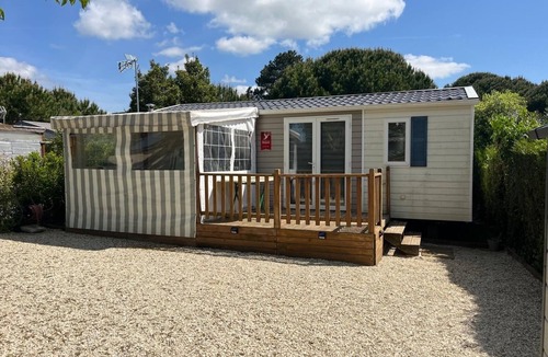 Port-des-Barques House | Waterfront mobile home Port des Barques 17 (in residential park)