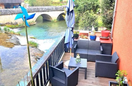 Arbois House | Waterfront studio in Arbois