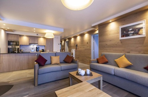 Lanslevillard Apartment | Wifi, 150m from resort center, fitness, swimming pool, sauna, hammam, balcony, fireplace or stove