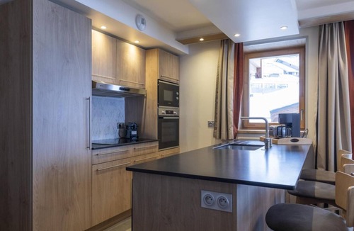 Lanslevillard Apartment | Wifi, 150m from resort center, fitness, swimming pool, sauna, hammam, balcony, fireplace or stove