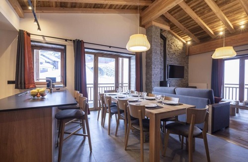 Lanslevillard Apartment | Wifi, 150m from resort center, fitness, swimming pool, sauna, hammam, balcony, fireplace or stove