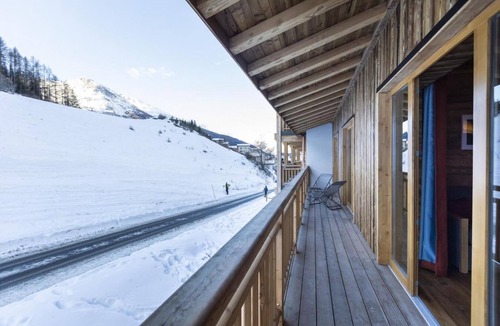 Lanslevillard Apartment | Wifi, 150m from resort center, fitness, swimming pool, sauna, hammam, balcony, fireplace or stove